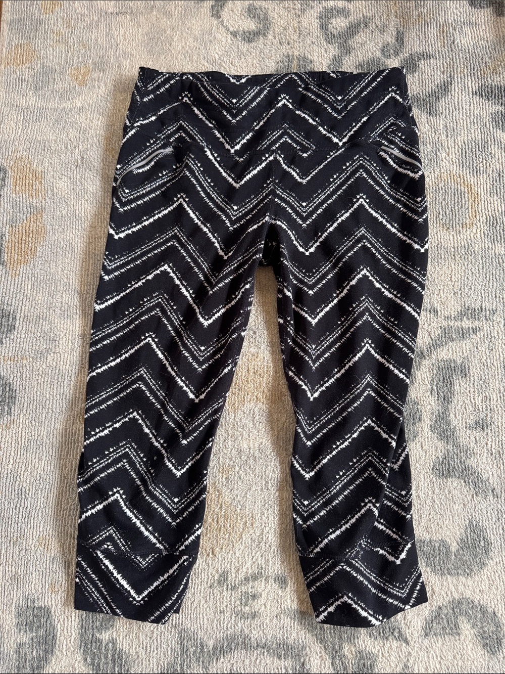 Athleta Black and White Chevron Capri Leggings